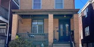 Pittsburgh, Mt. Washingtom Neighborhood- 3 Bedroom 1 Bath House, Yard Pittsburgh, Mt. Washingtom Neighborhood- 3 Bedroom 1 Bath House, Yard Gallery 1
