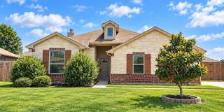 Spacious single level home on a large neighborhood lot Gallery 1