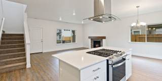 4 bedroom home in desirable neighborhood Gallery 13