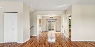 Spacious Sun-filled 3 bed 2.5 Bath Townhouse Gallery 14