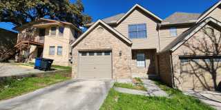 3/2.5/1 Townhome / Close to Landa Park / Small Fenced in Backyard / NBISD Gallery 1