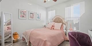 4885 W Triangle Street Gallery 18