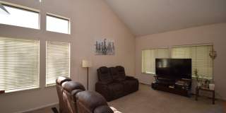 Bright Holladay 4 Bed Home – High Ceilings in Prime Location!! Gallery 5