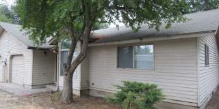 2 Bedroom Duplex Near Library - Water/Sewer Included! Available Mid-October! Gallery 1