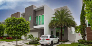 10561 NW 68th Ter Gallery 1