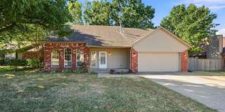 Well-maintained 3-bedroom, 2-bathroom home in Broken Arrow's desirable Silvertree neighborhood Well-maintained 3-bedroom, 2-bathroom home in Broken Arrow's desirable Silvertree neighborhood Gallery 1