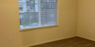 Great Location! 2 Bed 2 Bath Townhouse Style Condo! Open Concept! Laminate Floors Throughout Main! Gallery 28