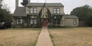 MOVE IN SPECIAL! Gorgeous Vintage home! Gallery 1