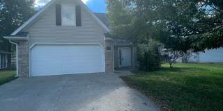 4 bed 2.5 bath home in quiet Seven Oaks Subdivision Gallery 1