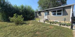 Spacious 4 Bedroom Home with Fenced Yard + Pet Friendly! NOT FURNISHED Gallery 1