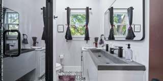 Spacious custom design 2 bed 1 bath Apartment for rent 709 W 14th st. Gallery 32