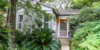 3-BEDROOM W/ SPARKLING POOL IN ALAMO HEIGHTS Gallery 1