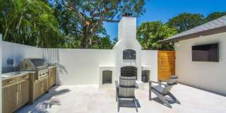 700 Holly Road Gallery 33