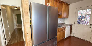 3-Bedroom, 1-Bathroom Home with Large Yard & Garage in South San Francisco Gallery 7
