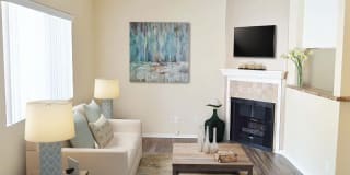 Warner Courtyard Apartments Gallery 6