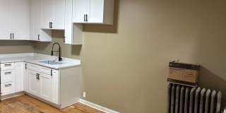 Charming and cozy 1st floor 2.5 bedroom. 1 bath Gallery 37