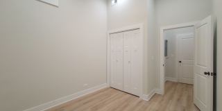 3829 N Southport Gallery 18