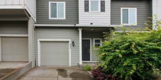Townhome in South Salem with Washer/Dryer ~ 5743 Karen Lynn Gallery 1