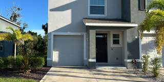 Centrally located 3/2.5 Townhome, Gated, Garage, and Versatility Gallery 1