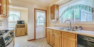 Large 3 Bed, 1 Bath - Central Air, Washer/Dryer Gallery 7