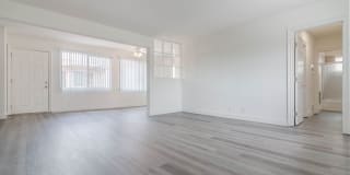 4854-4860 Hazeltine Apartments Gallery 18