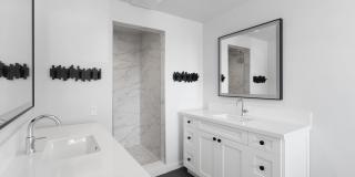 Modern Coastal Lease in Top of the World Gallery 38