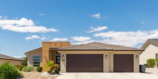 3 bed plus office / 2.5 bath / 3 car Single Story with Community Pool! Gallery 1