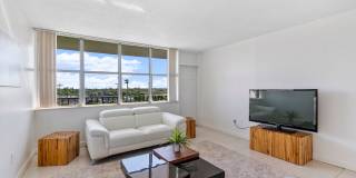 Grand Island Square - 3 Miles to Aventura Mall Gallery 55