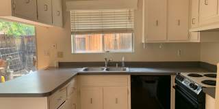 Adorable 3 Bed 1.5 Bath Covell Commons Condo ( fall Rental ) Gallery 8