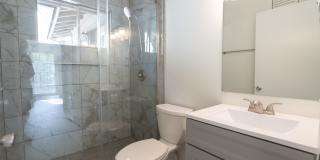 Minutes from Downtown and Blocks from St Edwards - Charming single-story Home Gallery 18