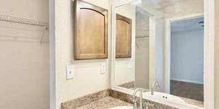 1915 Schlotter Circle - 206 Gallery 28
