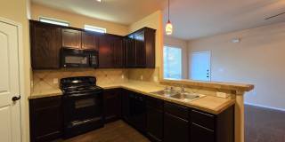 3/2.5/2 Duplex / Easy Access to Highways, Shopping, Restaurants, & Entertainment / Large Fenced in Yard / CISD Gallery 9