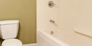 PRELEASING for AUGUST! Close to Campus: In-Unit Washer/Dryer + LOFT Gallery 8