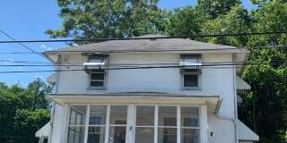 Large 3 bedroom house with fenced in backyard Gallery 1