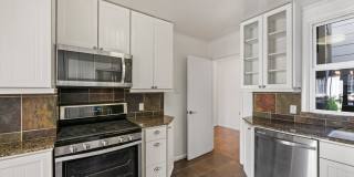 Stunning, Pet Friendly Edwardian 2BR Remodel in Prime location Gallery 10