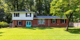 Large fenced in yard and Sun room! Gallery 1