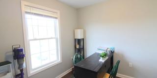 Large townhome with garage for rent in Taylor Springs! Gallery 12