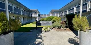 Modern Elegance with Bay Views: Charming 1 Bed, 1 Bath in Tacoma, WA Modern Elegance with Bay Views: Charming 1 Bed, 1 Bath in Tacoma, WA Gallery 1