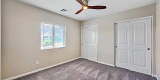 Clean and Comfortable 3 bed 2 bath with loft! Gallery 23