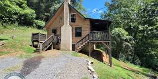 3bd Log Home Close to Town Gallery 1