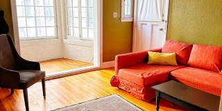 Charming 1BR Townhome in Capitol Hill Gallery 4