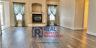 Beautiful 4 bedroom 3 bath house - attached garage Gallery 12