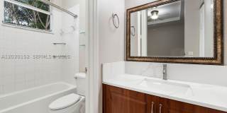 1049 NE 42nd Pl Gallery 23