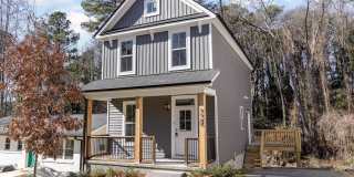 Room in 3 Bedroom Home at Maplewood Dr Gallery 1