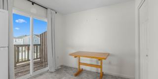 413 Beach Ave W Gallery 25