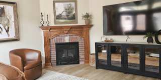 Gorgeous fully furnished home in downtown Eagle! Gallery 8