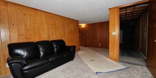 Charming 2 bed 1 bath bungalow with 2nd living room Gallery 24