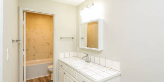 1400 Creekside Apartments CDM Gallery 27