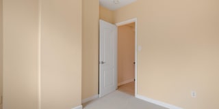 1123 W LOMBARD Street Gallery 25