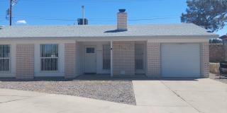 Welcome Home ! 3 bedroom 1.5 bath rental -DUPLEX Gallery 1